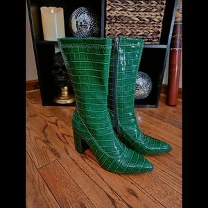 *NEVER BEEN WORN* Bright green, faux alligator skin boots